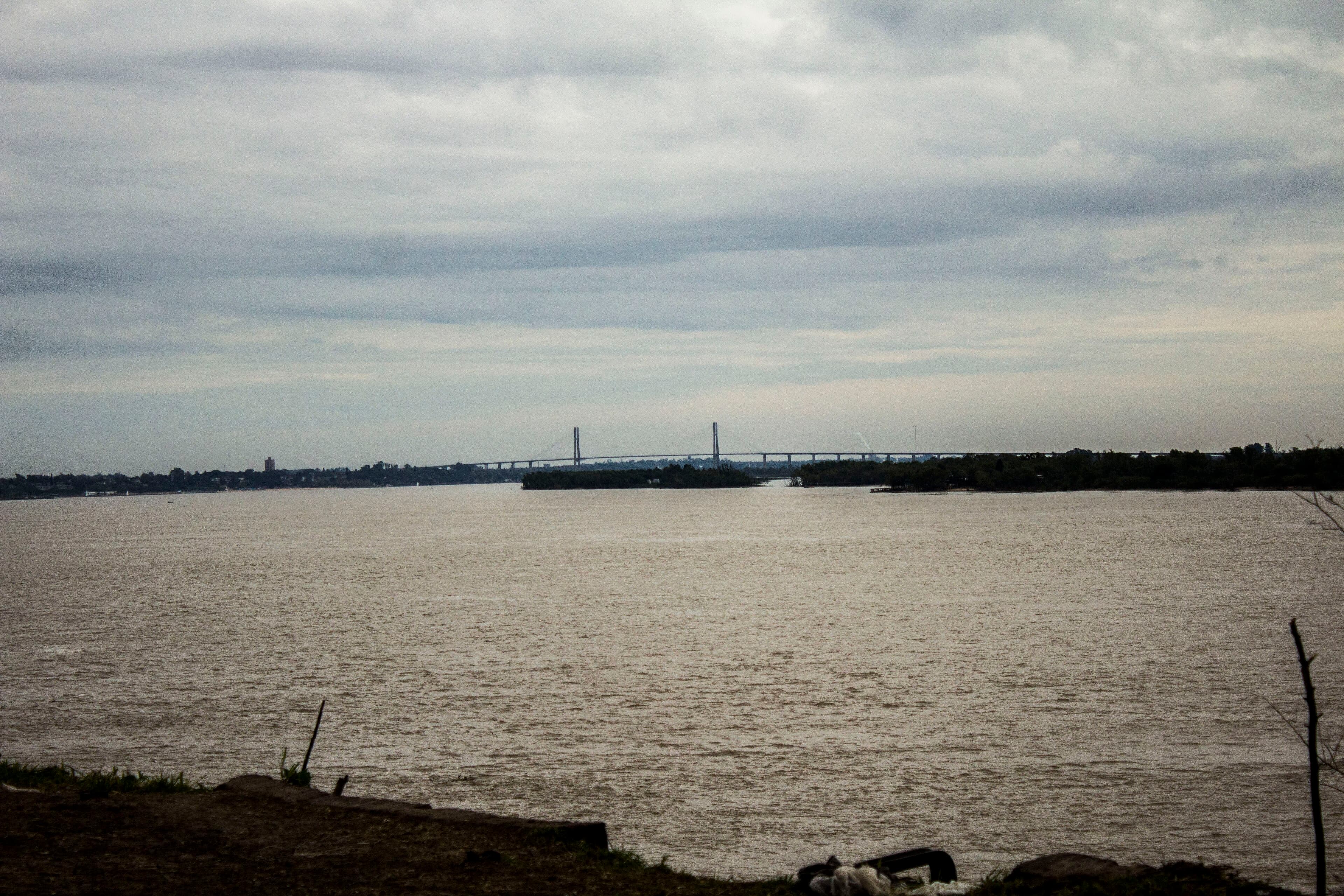 Costanera de Rosario al atardecer, sobre el río Paraná