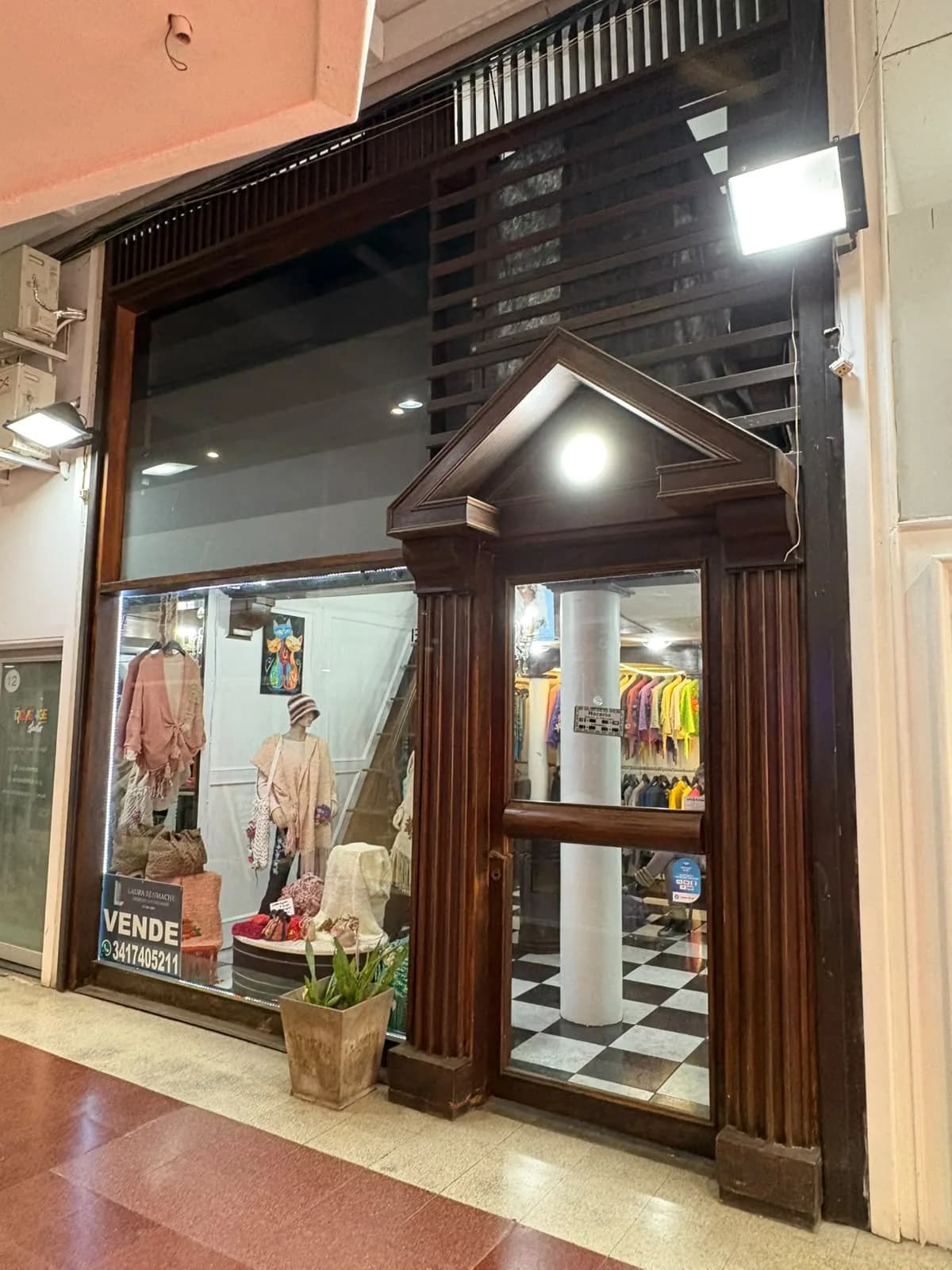LOCAL - GALERIA CESAR - EN VENTA